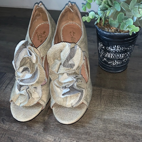 NWOT MISS ALBRIGHT “SOPHIA” HEEL - Picture 2 of 7